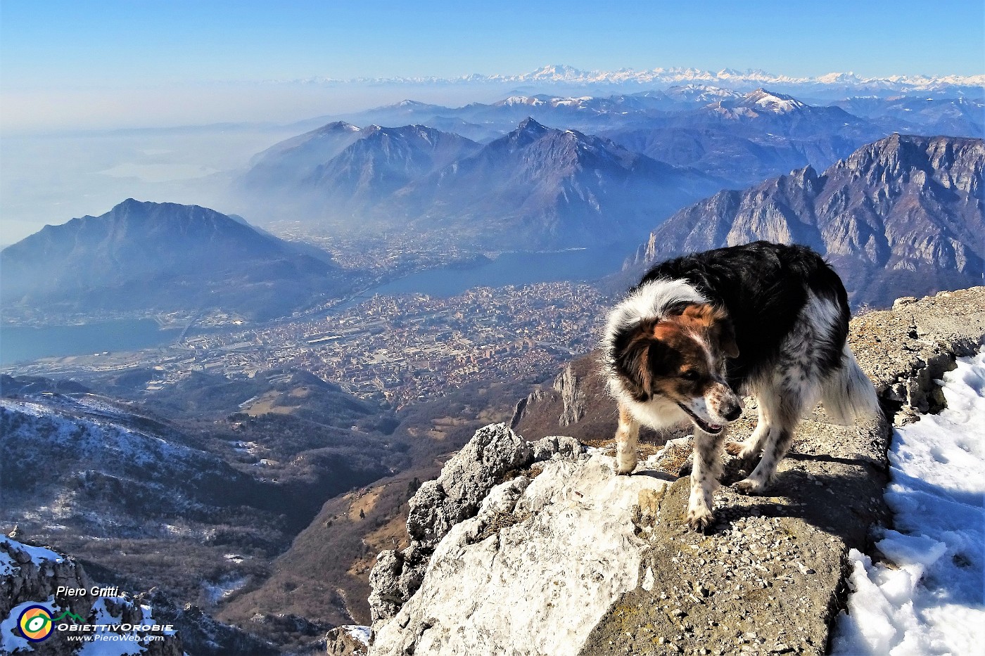 57 Lecco, i suoi laghi, i suoi monti ed oltre fin verso le Alpi col Monte Rosa.JPG